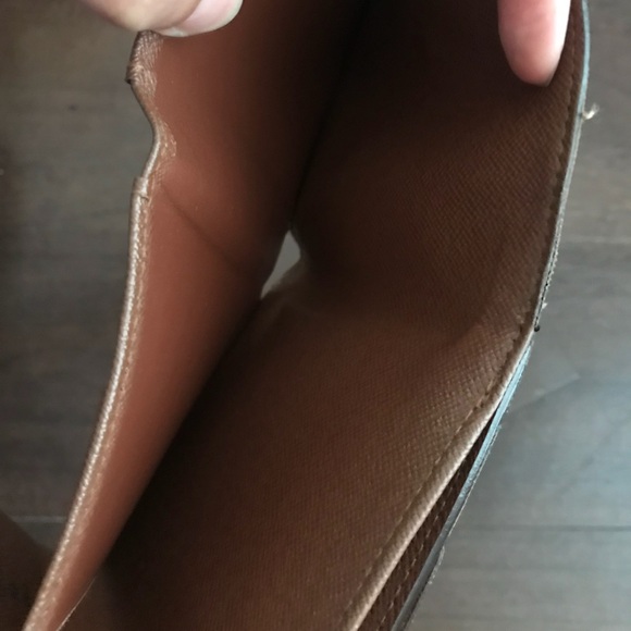 Authentic Louis Vuitton Compact wallet in Monogram - Picture 2 of 8